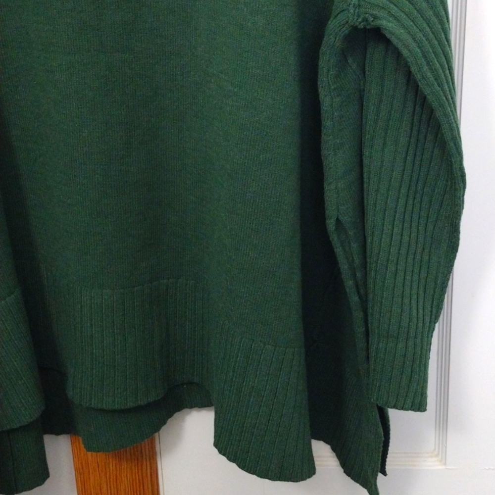 FREE PEOPLE V- Neck Sweater Green Size L NWT - Picture 10 of 13